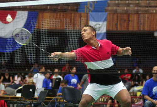 El cubano Osleni Guerrero debutó hoy con cómoda victoria ante el mexicano Arturo Hernández, en el Torneo Internacional de bádminton que acoge Suriname, hasta el próximo día 21. ACN FOTO/Abel ERNESTO El cubano Osleni Guerrero debutó hoy con cómoda victoria ante el mexicano Arturo Hernández, en el Torneo Internacional de bádminton que acoge Suriname, hasta el próximo día 21. ACN FOTO/Abel ERNESTO