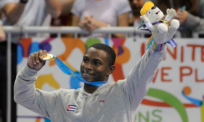 Manrique Larduet, ganador por Cuba de la medalla de oro en el Caballo de salto de la gimnasia artística de los XVII Juegos Panamericanos de Toronto, Canadá, el 15 de julio de 2015. AIN FOTO laurdet_caballo_salto.jpg