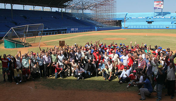 participantes-en-el-coloquio.jpg