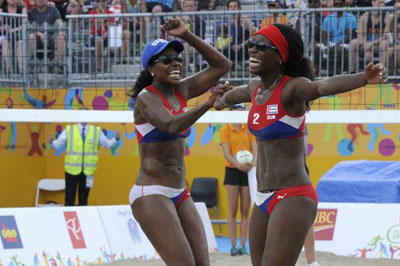 Luego de superar la etapa de preliminares con seis victorias, las cubanas cayeron con parciales de 17-21, 21-19 y 7-15. voleibol_playa_toronto.jpg