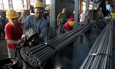 La modernización de esta empresa siderúrgica acumula un costo de más de 23 millones de dólares. / Foto: wwww.trabajadores.cu antillana_acero.jpg