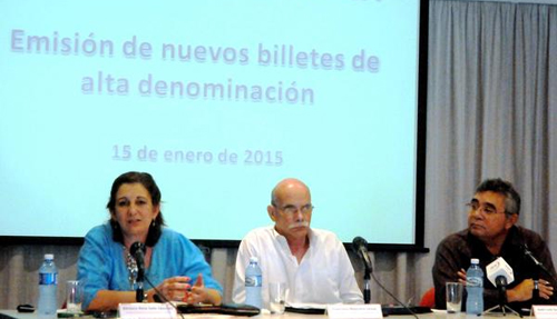 Intervención de Bárbara Rosa Soto Sánchez(I), Vicepresidenta Comercial de la Corporación de Exportaciones e Importaciones (CIMEX), durante la Conferencia de Prensa sobre la emisión de nuevos Billetes de Alta Denominación, realizada en la sede de CIMEX, en La Habana, Cuba, el 15 de enero de 2015. AIN FOTO/Oriol de la Cruz ATENCIO Intervención de Bárbara Rosa Soto Sánchez(I), Vicepresidenta Comercial de la Corporación de Exportaciones e Importaciones (CIMEX), durante la Conferencia de Prensa sobre la emisión de nuevos Billetes de Alta Denominación, realizada en la sede de CIMEX, en La Habana, Cuba, el 15 de enero de 2015. AIN FOTO/Oriol de la Cruz ATENCIO