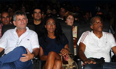 Actores de la serie policíaca cubana Tras la Huella observan un capítulo de la nueva temporada, durante la premier del programa, en el cine 23 y 12, en La Habana, Cuba, el 30 de mayo de 2014. AIN FOTO/Roberto MOREJÓN RODRÍGUEZ
