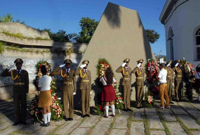 Evocan al Titán de Bronce en El Cacahual