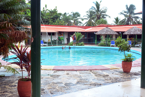 Piscina del Oasis, en Varadero, hotel fundado el 19 de junio de 1956,  con  seis décadas de existencia, polo turístico cubano por excelencia hoy de sol y playa, en Matanzas, Cuba,  1 de noviembre de 2016.   ACN  FOTO/Yenli LEMUS DOMÍNGUEZ
