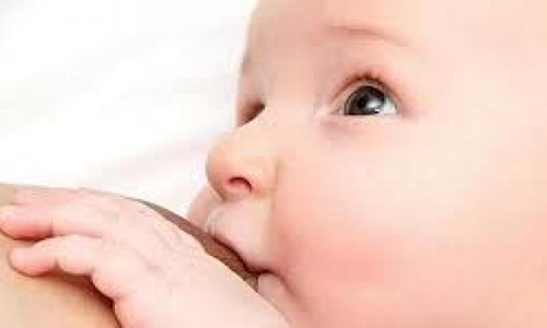 Nada consolida más los lazos afectivos de una madre con su hijo que esa sensación única de ver el rostro complacido de su bebé mientras es alimentado por su propio ser, el mismo que le dio la vida.
