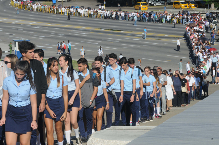Pueblo cubano rinde homenaje póstumo al líder histórico de la Revolución Cubana, Fidel Castro Ruz, en el Memorial José Martí, de la capitalina Plaza de la Revolución, el 28 de noviembre de 2016.   ACN FOTO/Omara GARCÍA MEDEROS