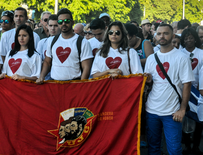 Capitalinos esperan para rendir merecido homenaje al Comandante en Jefe Fidel Castro Ruz, líder histórico de la Revolución cubana, en la Plaza de la Revolución José Martí, en La Habana, el 28 de noviembre de 2016.   ACN  FOTO/Ariel Cecilio LEMUS ALVARES DE LA CAMPA