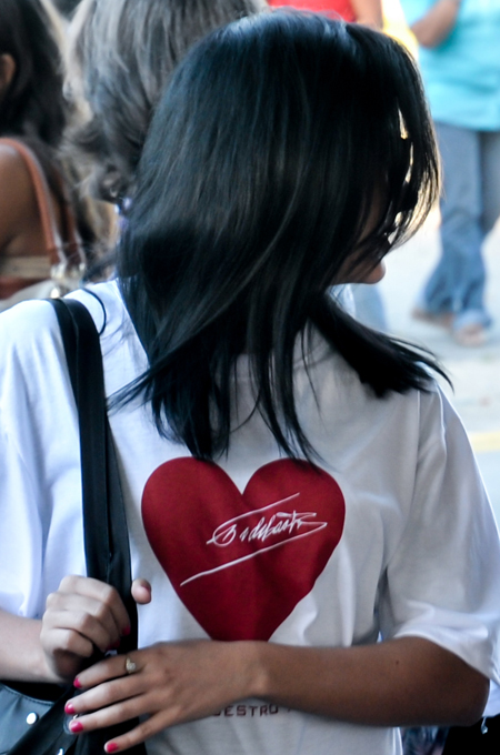 Joven desde horas tempranas en la Plaza de la Revolución José Martí, en La Habana,  para rendir merecido homenaje al Comandante en Jefe Fidel Castro Ruz, máximo líder de la Revolución cubana, el 28 de noviembre de 2016.   ACN  FOTO/Ariel Cecilio LEMUS ALVARES DE LA CAMPA