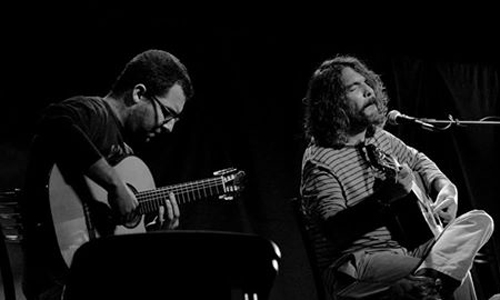   Compartir escenarios juntos, que las cuerdas del guitarrista clásico Félix Eugenio Robledo pudieran acompañar al trovador cubano Santiago Feliú, fue la concreción de uno de los mayores sueños profesionales del argentino, quien alega haber sido antes que todo, un fan del “rojo independiente”.