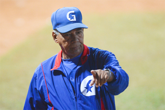 Carlos Martí Santos, director de las selecciones nacionales a la Serie del Caribe y al Clásico Mundial de Béisbol, debutó hace más de 40 años como timonel en torneos cubanos, siempre con la misma paciencia, con su temperamento tranquilo.