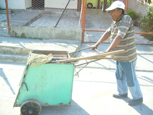 Soy barrendero, ¡y a mucha honra!. Foto: ACN