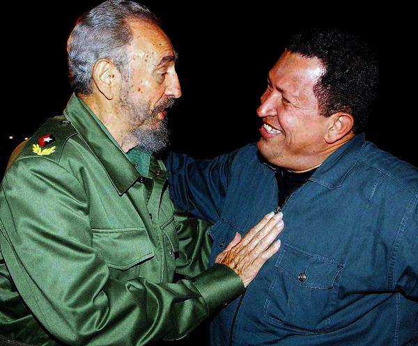 El presidente venezolano, Hugo Chávez Frías (D), con su homólogo cubano, Fidel Castro Ruz (I). ACN FOTO/ / Cortesía Prensa Presidencial Venezuela