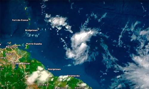 En horas de la noche un avión de reconocimientos investigó el área de lo que fuera la tormenta tropical Don y no encontró circulación cerrada de vientos en niveles bajos, por lo que Don ahora es una onda tropical.