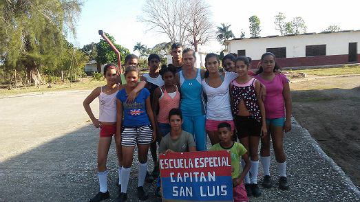 La Educación Física, labor muy especial en la vida de Inés María. Foto: Lubia Ulloa Trujillo/ACN