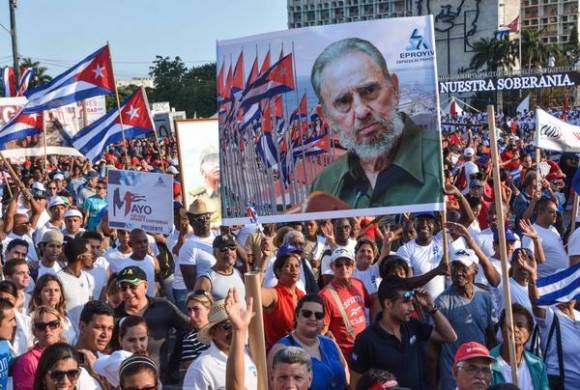 0501-desfile-fidel.jpg