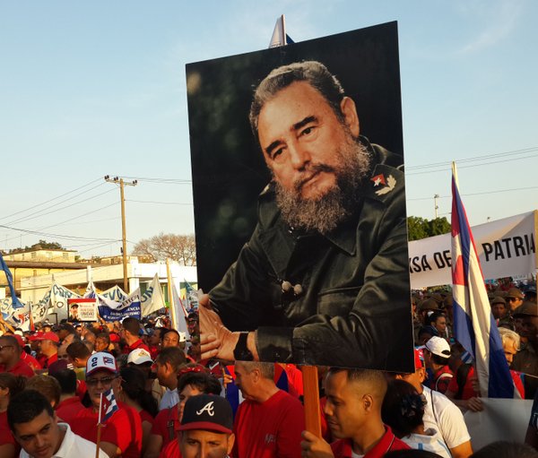 0501-desfile-fidel2.jpg