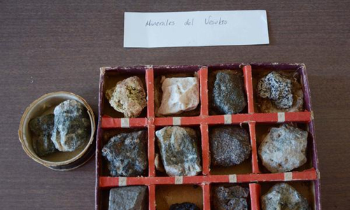 Un muestrario con rocas del Vesubio es parte de la colección que atesora la Biblioteca de la Universidad Central Marta Abreu de Las Villas (UCLV). 11 de mayo de 2017. ACN FOTO/Arelys María ECHEVARRÍA RODRÍGUEZ