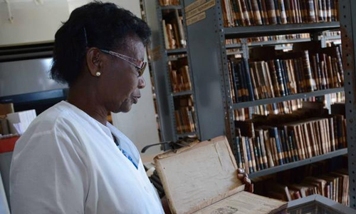 Colección de libros, documentos y otros objetos, atesora la Biblioteca de la Universidad Central Marta Abreu de Las Villas (UCLV). 11 de mayo de 2017. ACN FOTO/Arelys María ECHEVARRÍA RODRÍGUEZ