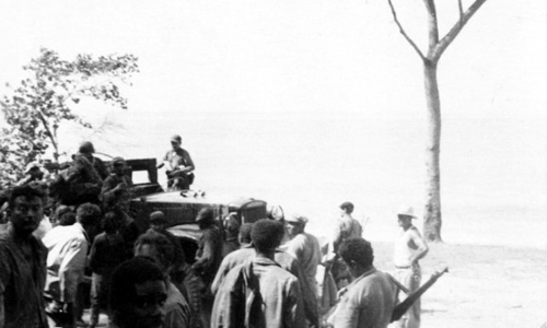   Al amanecer del 28 de mayo de 1957, fuerzas rebeldes al mando del Comandante en Jefe Fidel Castro sitiaron y lograron la rendición del cuartel de Uvero, poblado costero ubicado en las estribaciones de la Sierra Maestra, en Santiago de Cuba.