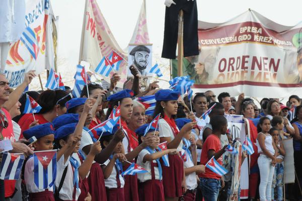 Pioneros asistentes al acto por el aniversario 148 del natalicio de Vladimir Ilich Lenin y vísperas de la celebración del Primero de Mayo, efectuado en Colina Lenin del municipio Regla, en La Habana, Cuba, el 20 de abril de 2018. ACN FOTO/Omara GARCÍA MEDEROS
