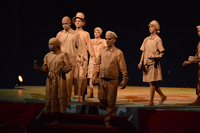 Presentación de la agrupación D'Moron Teatro  en la gala de apertura del  XXIV Festival Nacional de Artistas Aficionados de la Federación Estudiantil Universitaria, en el teatro principal de Ciego de Ávila, Cuba, el 12 de noviembre de 2018.