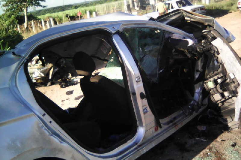 El siniestro ocurrió al impactarse un auto de turismo con un camión de pasajeros.