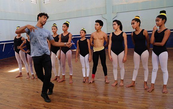 0618-acosta-danza-convocatoria.jpg