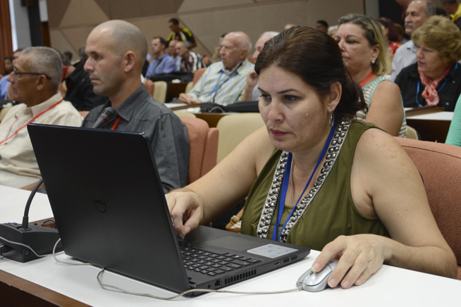 Asistentes a la inauguración de la tercera edición de la Convención Internacional de Cubagua 2019, que se desarrolla en el Palacio de Convenciones, en La Habana, Cuba, el 19 de marzo de 2019