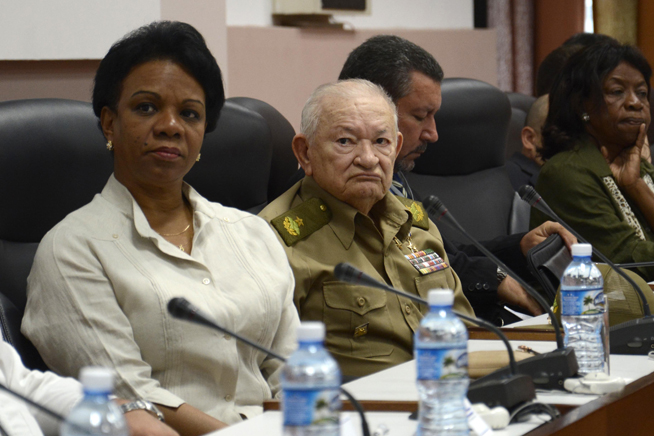 Inés María Chapman Waugh, vicepresidenta de los Consejos de Estado y de Ministros, junto al Comandante de la Revolución Guillermo García Frías (C), en la inauguración de la tercera edición de la Convención Internacional de Cubagua 2019, que se desarrolla en el Palacio de Convenciones, en La Habana, Cuba, el 19 de marzo de 2019