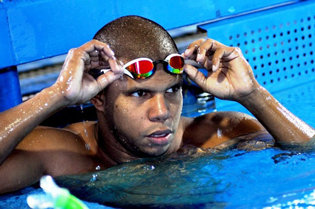 1002-cubanos-natacion2.jpg