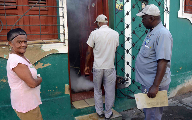 Ismael Blez Linares Jefe de brigada y supervisor de los trabajadores de la campaña contra el mosquito  Aedes Aegypti, labora  en el área de salud del policlínico Camilo Torre , ubicado en el centro histórico de la ciudad de Santiago de Cuba. 2 de septiembre  de 2019. 