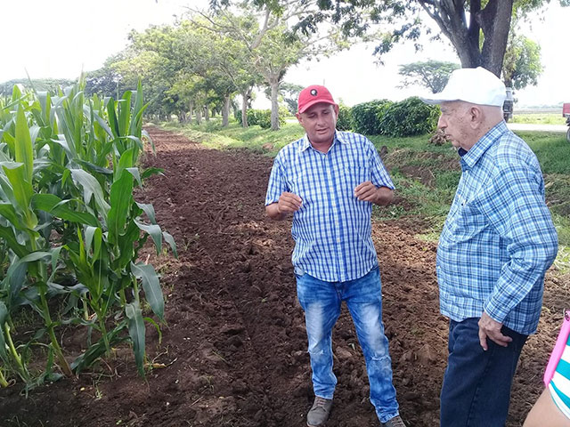 0902-agricultor-cubano1.jpg