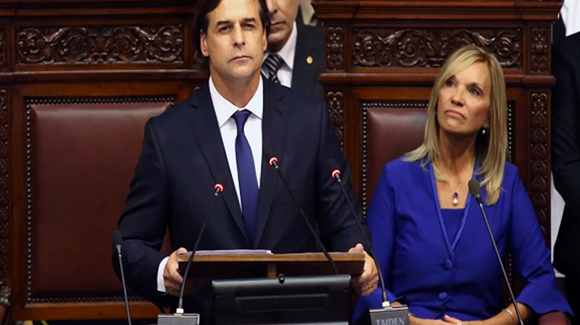 0-02-luis-lacalle-asume-presidencia-uruguay-1.jpg