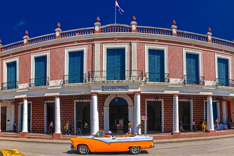 2404-holguin5.jpg