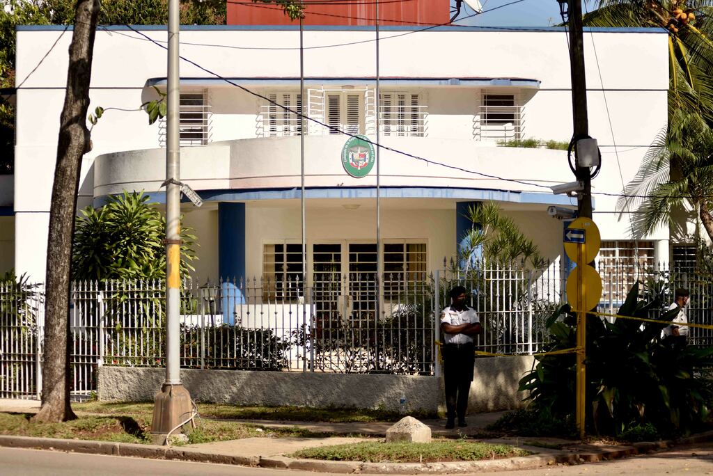 0903-cubanos-embajada-panamá3.jpg