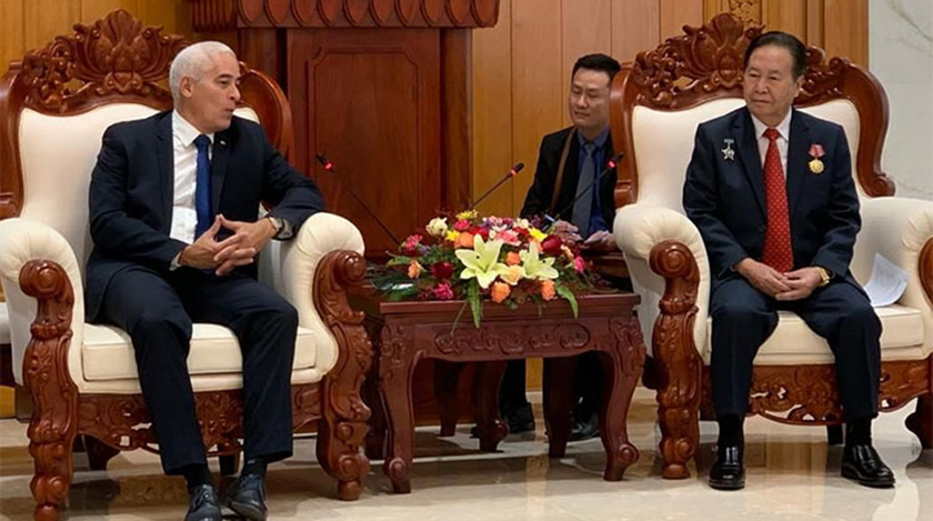 Gerardo Peñalver, viceministro primero de Relaciones Exteriores de Cuba, comenzó hoy en Vientiane una visita de trabajo que contribuirá a fortalecer los vínculos de hermandad con Laos.