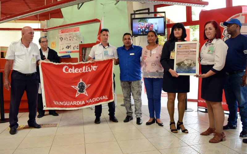 Con motivo de las celebraciones por el Primero de Mayo la Unidad Empresarial de Base (UEB) camagüeyana Cuba Catering S. A. recibió hoy el certificado que lo acredita como colectivo Vanguardia Nacional en el Aeropuerto Internacional Ignacio Agramonte, de esta ciudad.