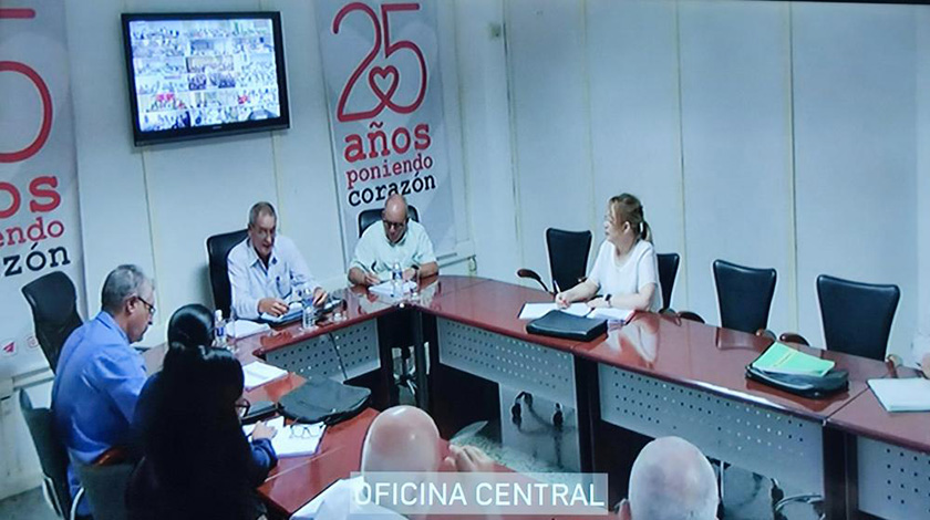 Joaquín Alonso, ministro-presidente del Banco Central de Cuba (BCC), presidió hoy una conferencia dirigida a especialistas y directivos de sucursales bancarias de todo el país para abordar el tema de la bancarización de las operaciones.