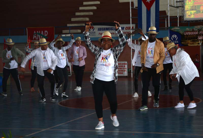 1208-cubaila10.jpg