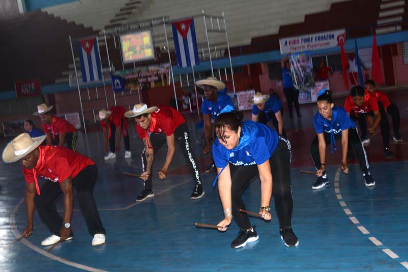 1208-cubaila3.jpg