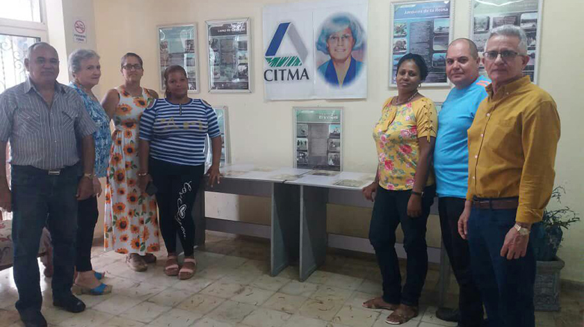 Fotografías de visitas a Ciego de Ávila de la Doctora Rosa Elena Simeón Negrín, insigne científica cubana, se muestran a través de una exposición que abrió hoy al público en la sede de la delegación del Ministerio de Ciencia, Tecnología y Medio Ambiente (Citma) de la provincia avileña.