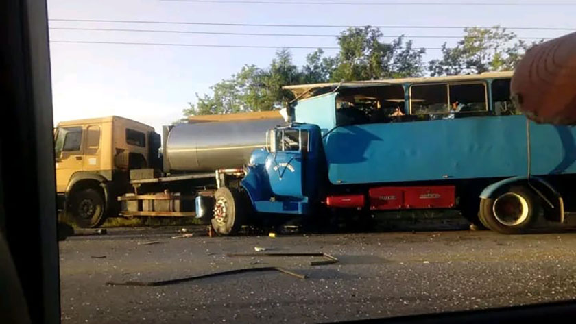 Hoy recibieron el alta médica, en hospitales de esta ciudad, dos menores de edad y tres adultos de los involucrados en un accidente de tránsito masivo ocurrido el martes último en la Vía Blanca, provincia de Mayabeque, entre un camión de pasajeros y un carro cisterna, con saldo preliminar de tres fallecidos y nueve heridos.