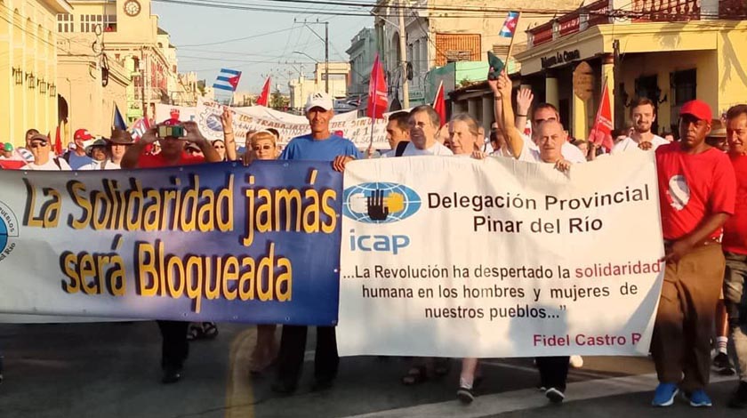 0505-pr-desfile3.jpg