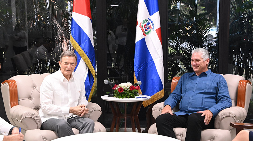 Miguel Díaz-Canel Bermúdez, Primer Secretario del Comité Central del Partido Comunista de Cuba y Presidente de la República, recibió hoy a Roberto Álvarez Gil, ministro de Relaciones Exteriores de la República Dominicana, quien realiza una visita oficial a La Habana.