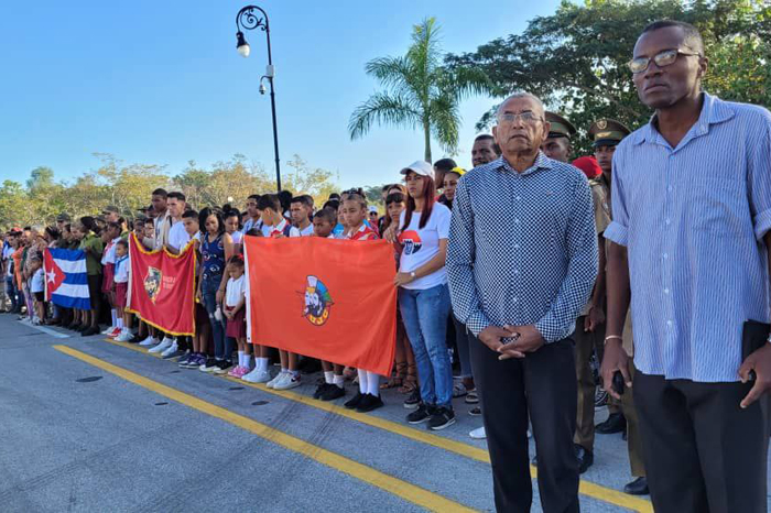 Santiagueros rinden tributo a Martí