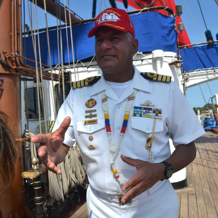 Capitán de Navío Ronald Briseño Huerta, Comandante del “Simón Bolívar”