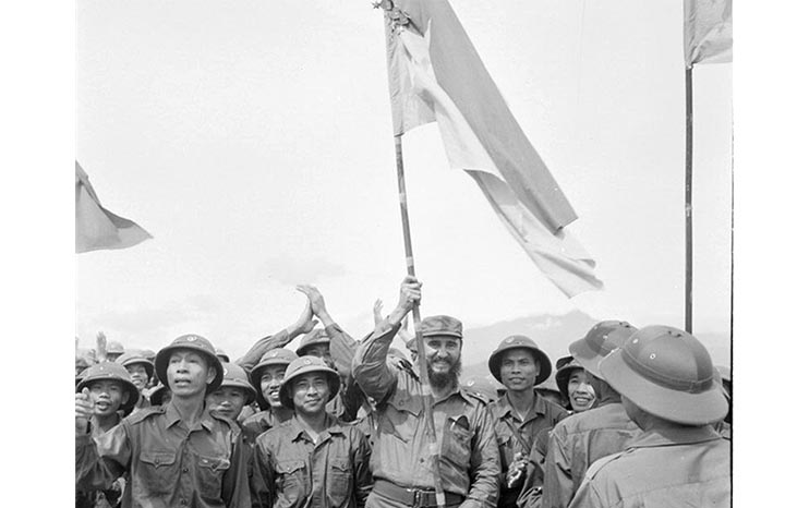  Fidel recorre Dong Ha. 