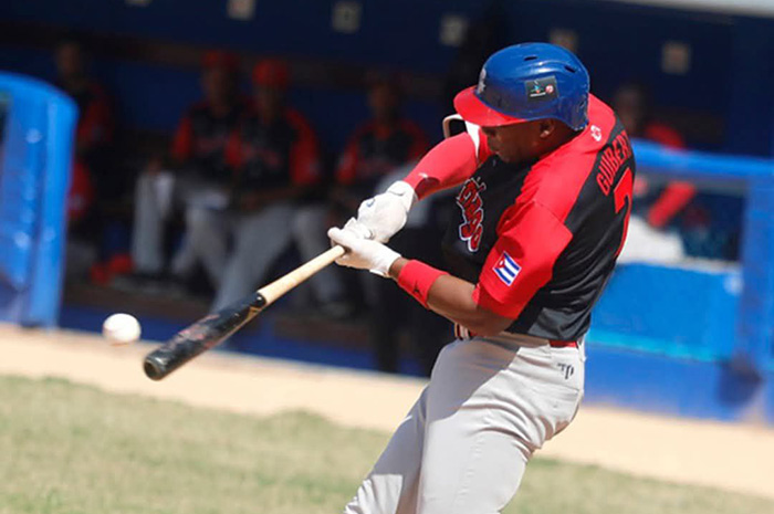 Se reanuda la batalla beisbolera en ocho parques cubanos