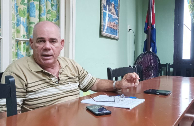 “Es necesario que los pacientes asistan a tiempo al médico”, manifiesta el doctor Carlos Ruiz Santos. 